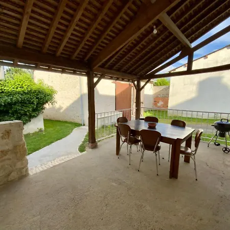 Maison De Campagne, Piscine En Bordure De Riviere Holiday home Saint-Remy-sur-Creuse