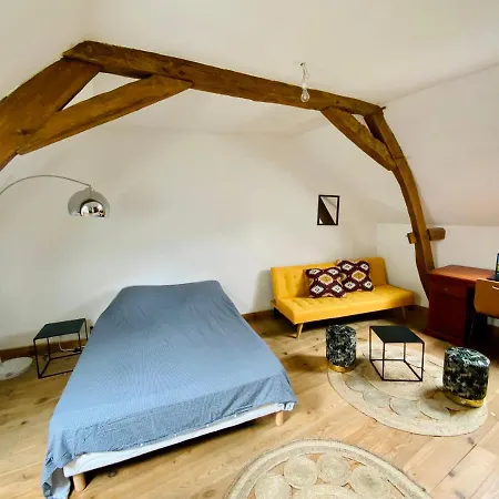 Holiday home Maison De Campagne, Piscine En Bordure De Riviere *