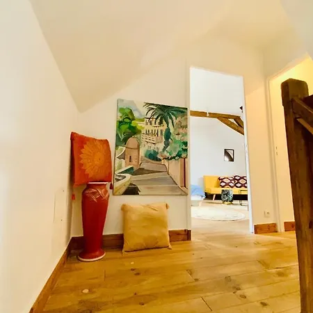 Holiday home Maison De Campagne, Piscine En Bordure De Riviere Saint-Remy-sur-Creuse